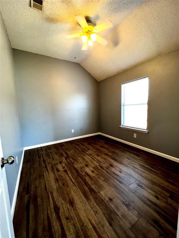 Building Photo - 537 Meadowcrest Dr