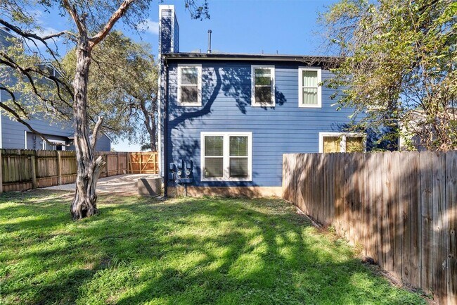 Building Photo - 6909 Woodhue Dr