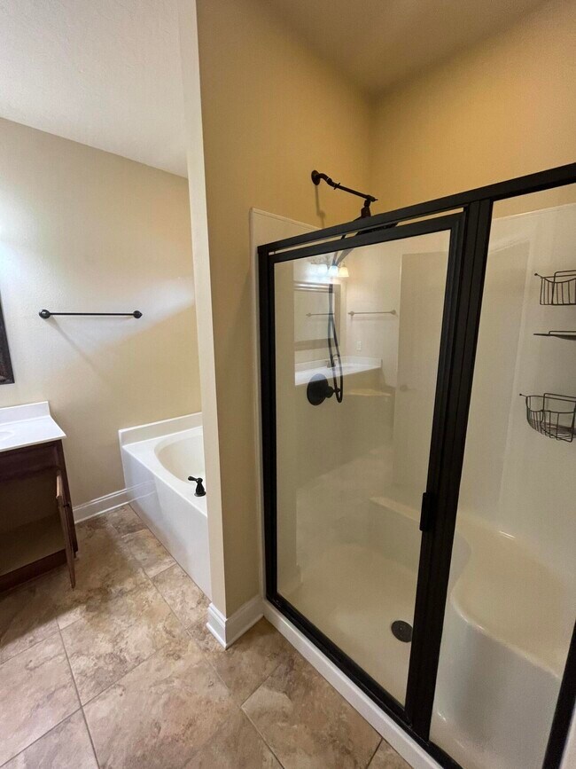 Building Photo - 808 Pine Alley St