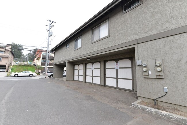 Building Photo - 2701 S El Camino Real