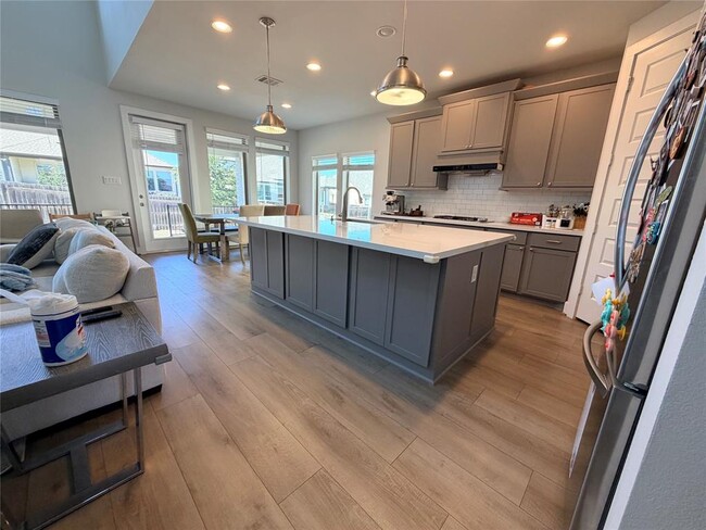 Building Photo - 230 Eagle Ford Dr