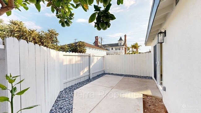 Building Photo - 286 Costa Mesa St