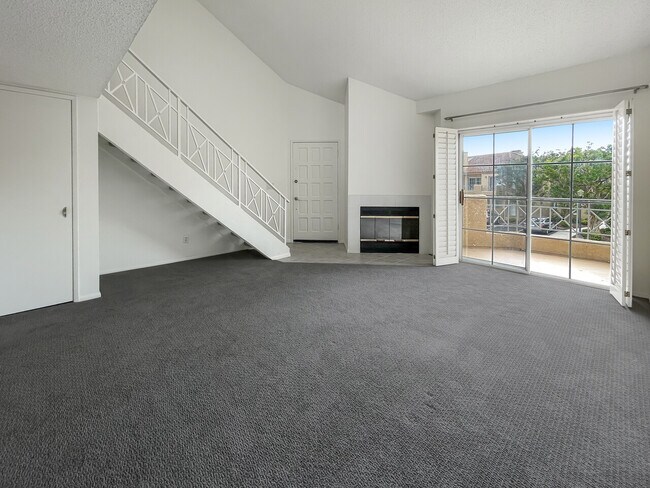 Building Photo - 23615 Del Monte Unit 342
