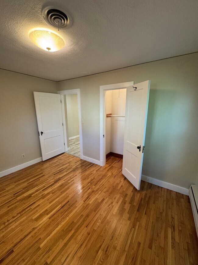 Building Photo - 2613 Southridge Dr