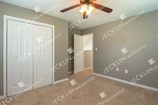 Building Photo - 2329 Horsley Dr