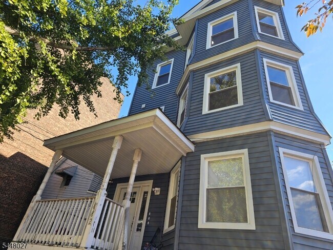 Building Photo - 882 S 14th St