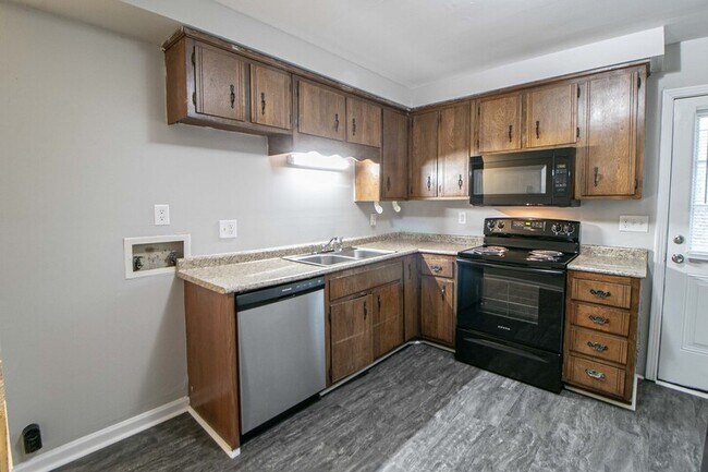 Building Photo - 1436 McCan Dr