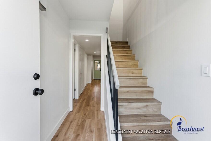 Building Photo - 112 Marina Ave