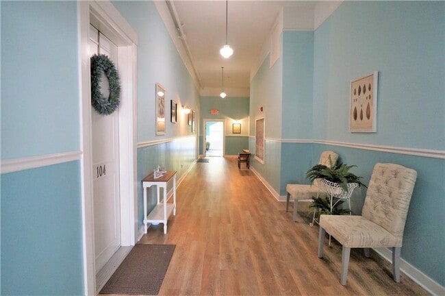 Building Photo - 426 Spring St