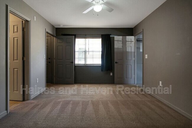 Building Photo - 2326 Fan Palm Dr