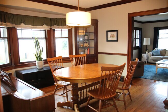 Building Photo - 2034 Warren Rd