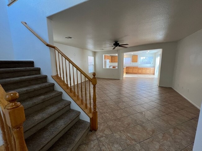 Building Photo - 3 Bedroom / 2.5 Bath Southwest Home