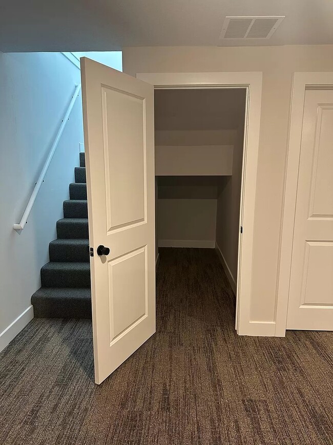 Building Photo - 15666 E 21st St N