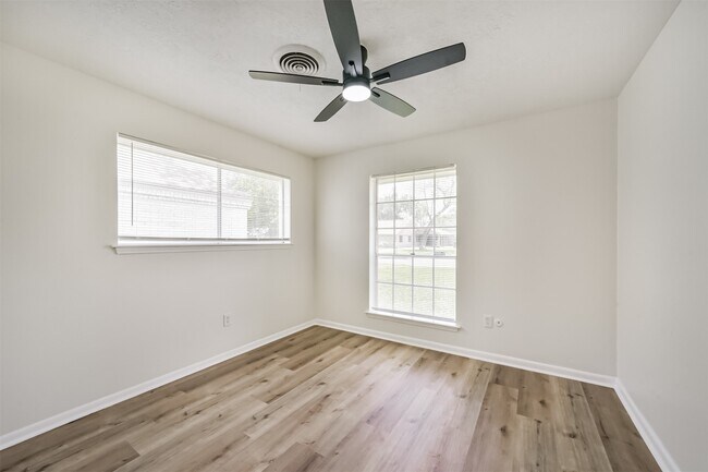 Building Photo - 306 Red Bud Ln