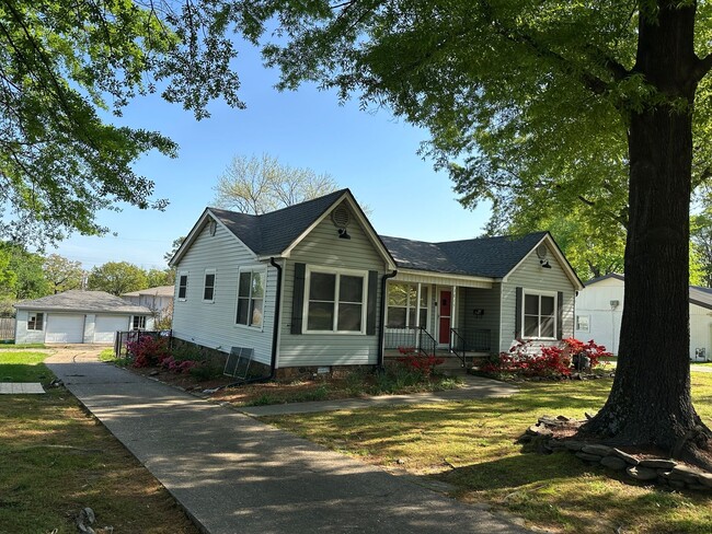 Primary Photo - 3815 Free Ferry Ln