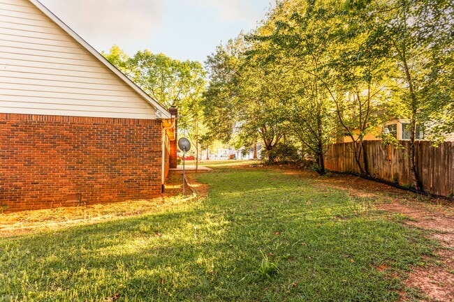 Building Photo - 3301 Sams Way SE