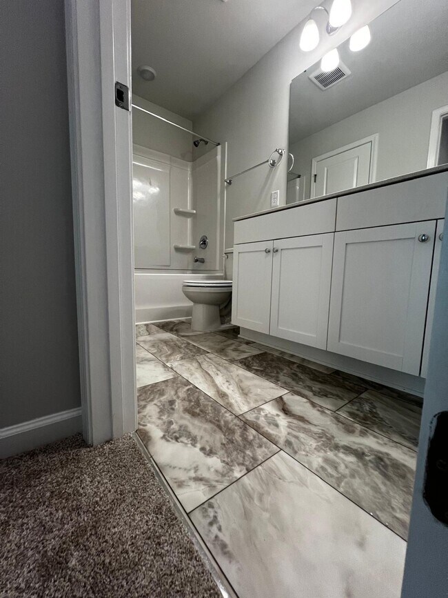 Building Photo - 168 Kobus Ct