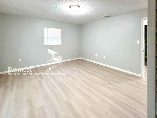 Building Photo - 1065 Wall St
