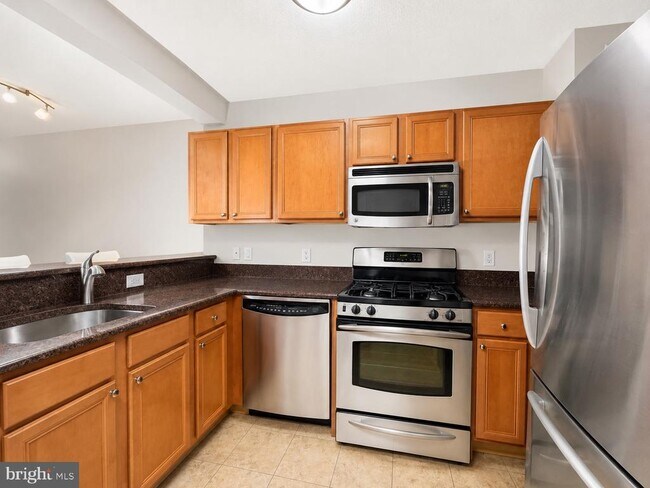 Building Photo - 7111 Woodmont Ave