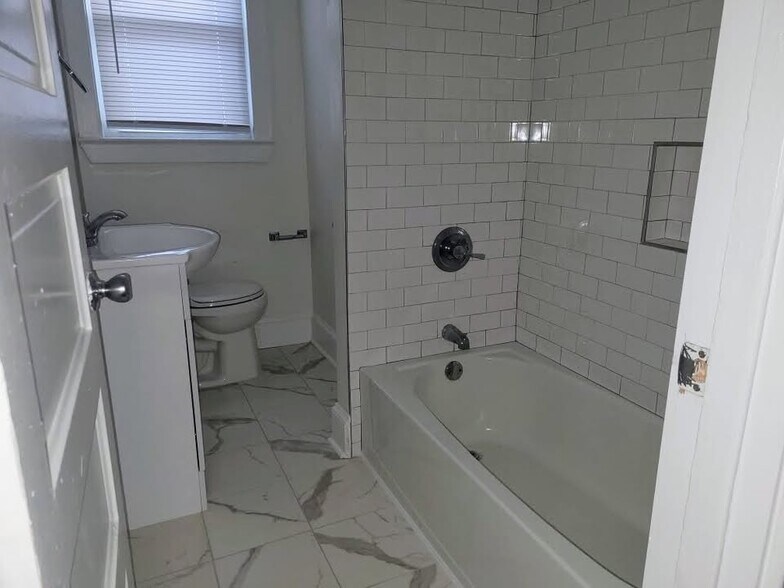 Building Photo - 608 N Driver St