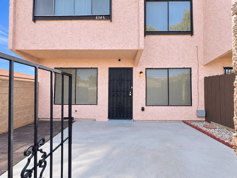 Building Photo - 4346 Caliente St