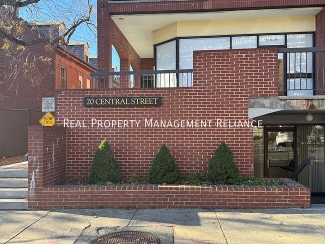 Building Photo - 20 Central St