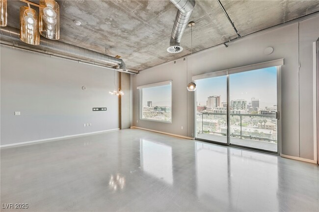 Building Photo - 900 S Las Vegas Blvd