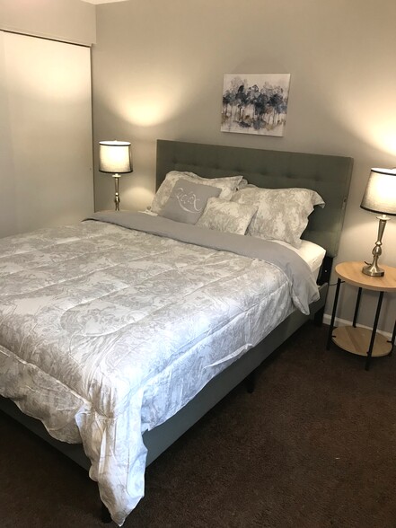 Bedroom - 4 N Hamilton St