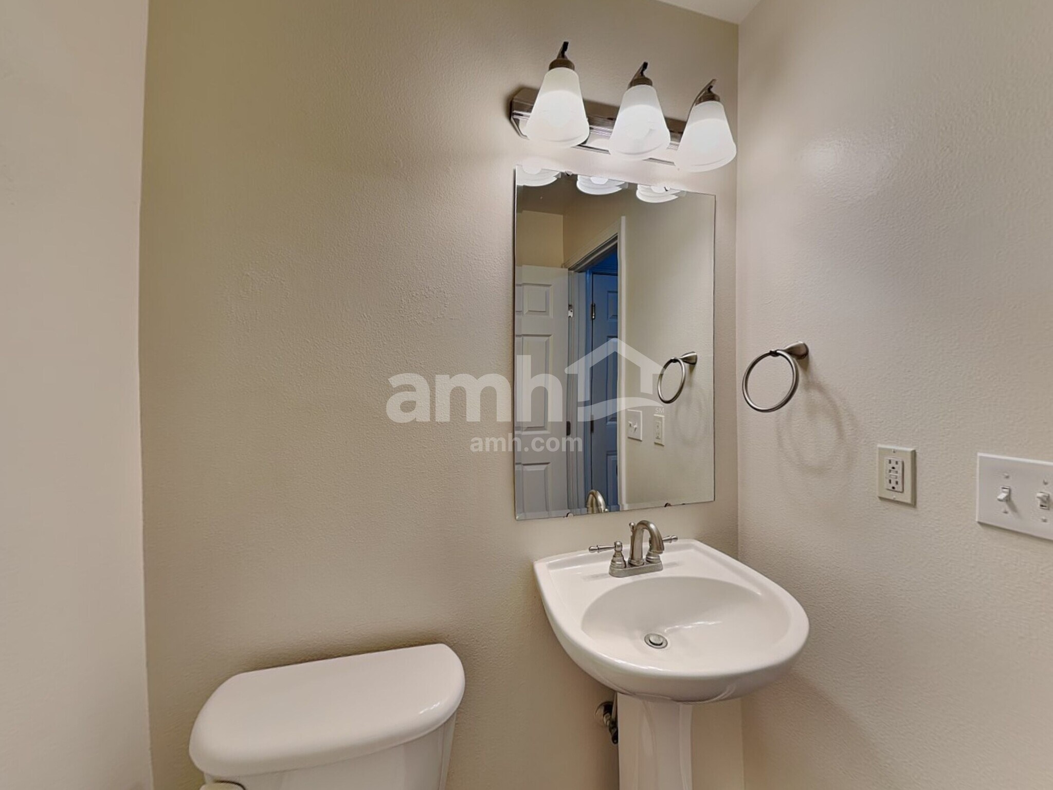 Building Photo - 3237 W Wave Dr