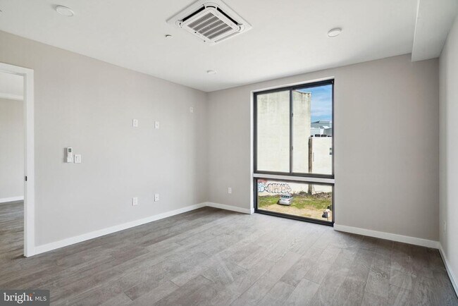 Building Photo - 1648 Ridge Ave