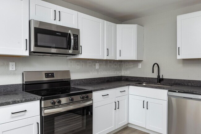 Building Photo - 1201 E 32nd St