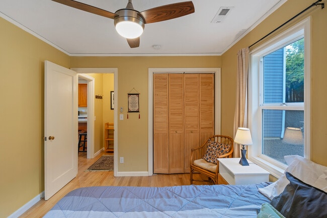 Building Photo - 6718 SW 36th Ave