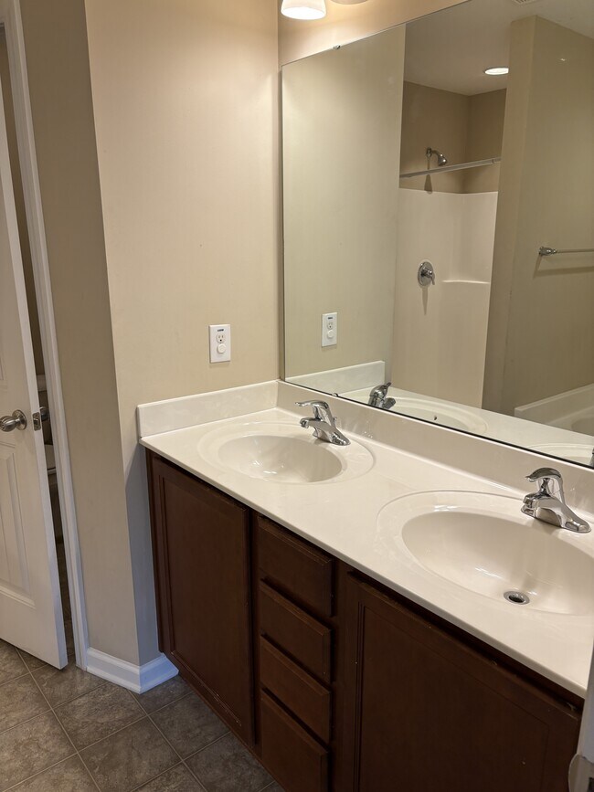 Building Photo - 3605 Landshire View Lane