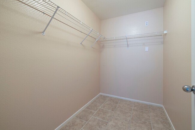 Building Photo - Gated First Floow Summerlin Condo - 2 Bedr...