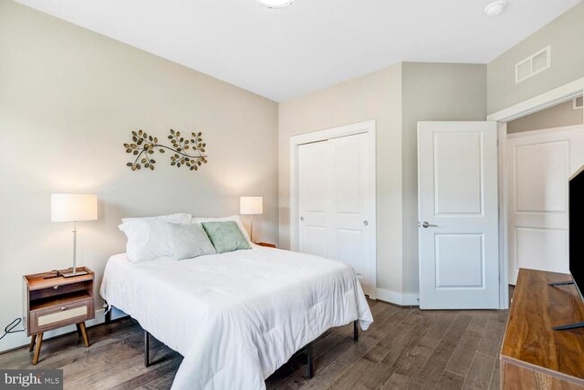 Building Photo - 7770 Belvale Dr