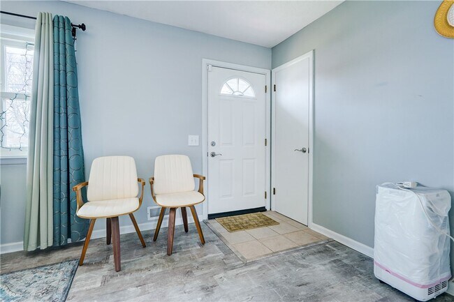 Building Photo - 889 Long Pond Rd