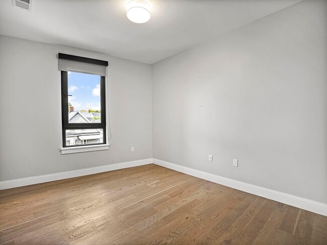 Building Photo - 9 Central St