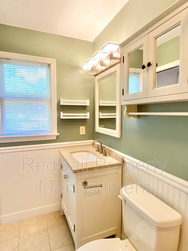 Building Photo - 802 Tiverton Pl