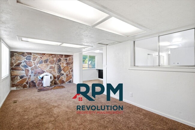 Building Photo - Stunning 3 Bedroom House near Hill Air Force Base!