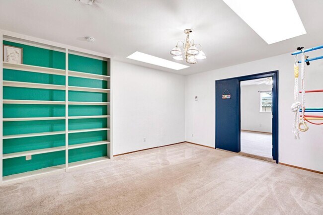 Building Photo - 2352 Cabrillo Way