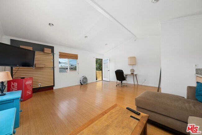 Building Photo - 1659 Ellsmere Ave