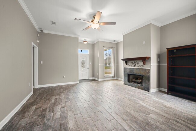 Building Photo - 2201 Hunters Trl Dr