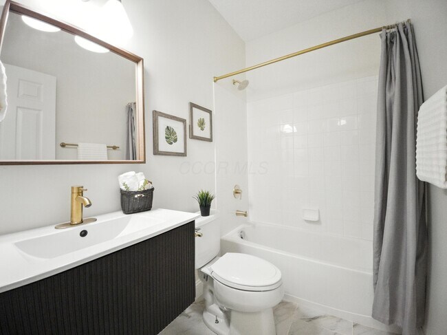 Building Photo - 4256 Landhigh Lakes Dr