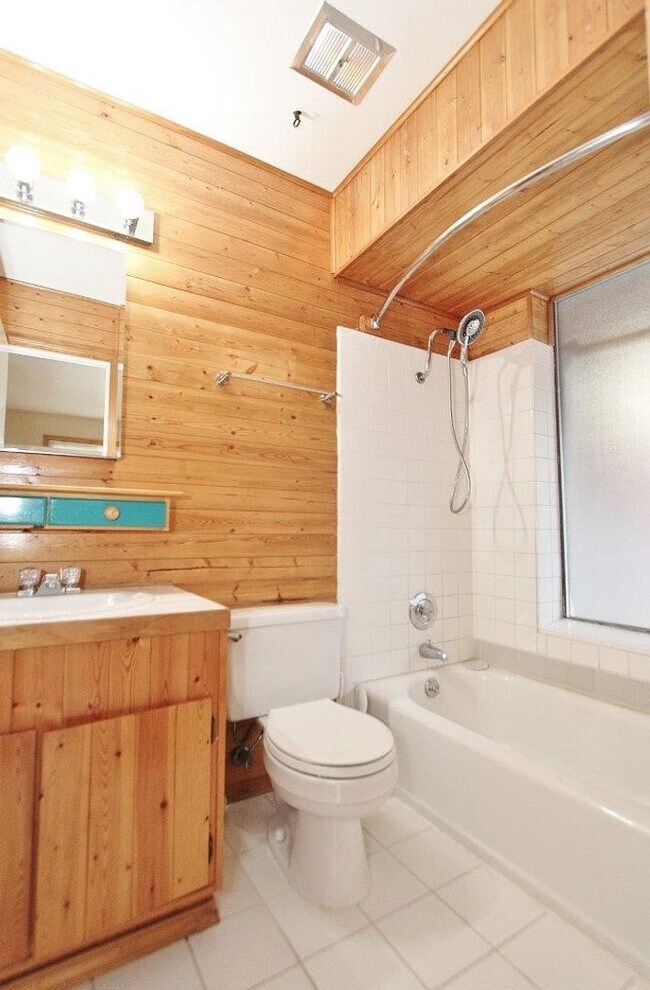 Building Photo - Fantastic Private Oasis in South East Boise!! 6 Month Lease!!