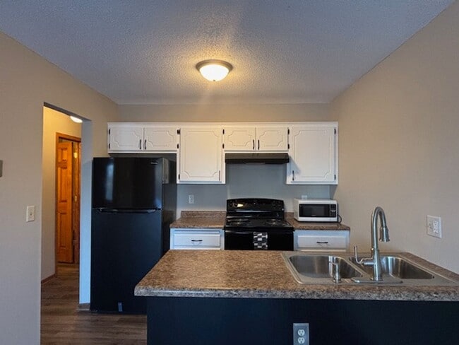 Building Photo - Awesome 2 BR/1.5 BA Townhome in St. Paul!