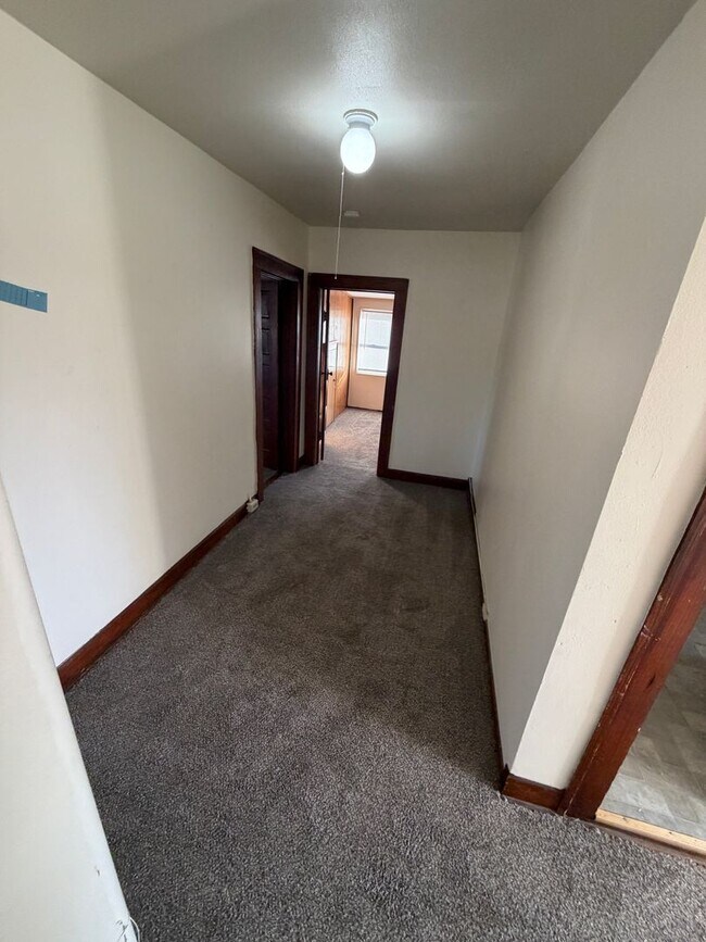 Building Photo - 614 Douglas Ave