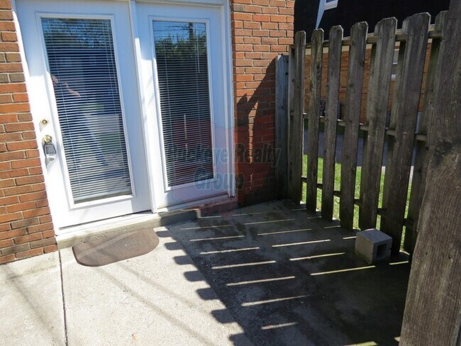 Building Photo - 1147 Mccarley Dr E Columbus, OH 43228