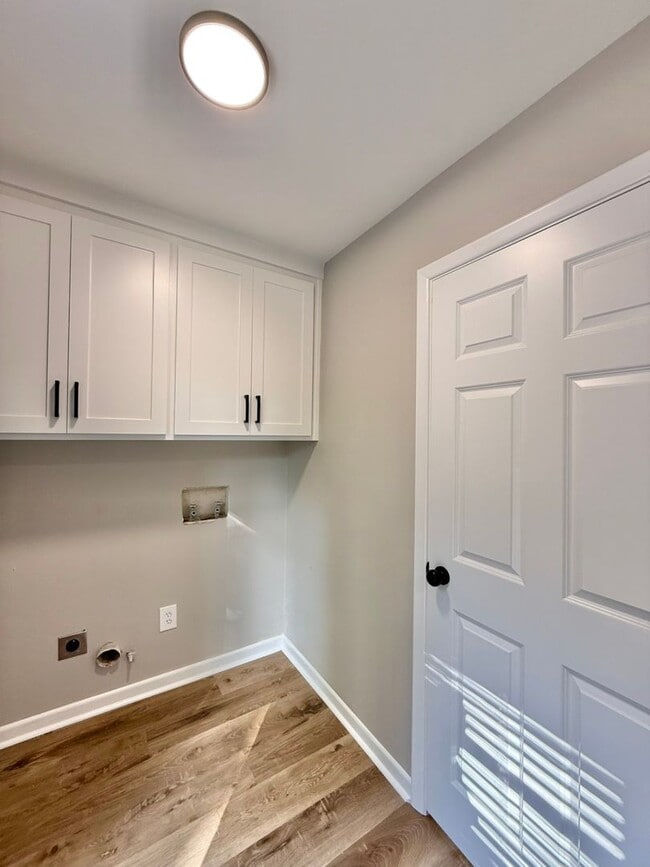 Building Photo - Newly Renovated Duplex for Rent!