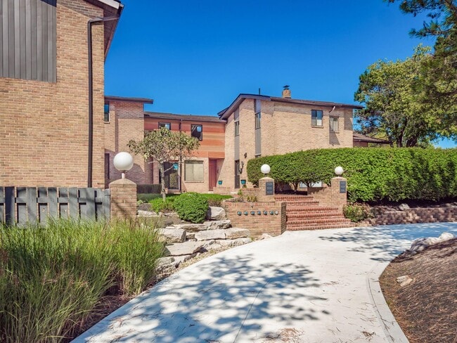 Building Photo - 3535 Sunset Dr