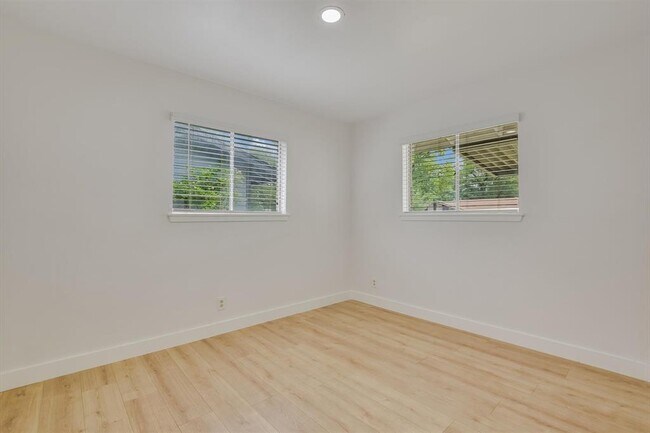 Building Photo - 502 Tilbury Ln